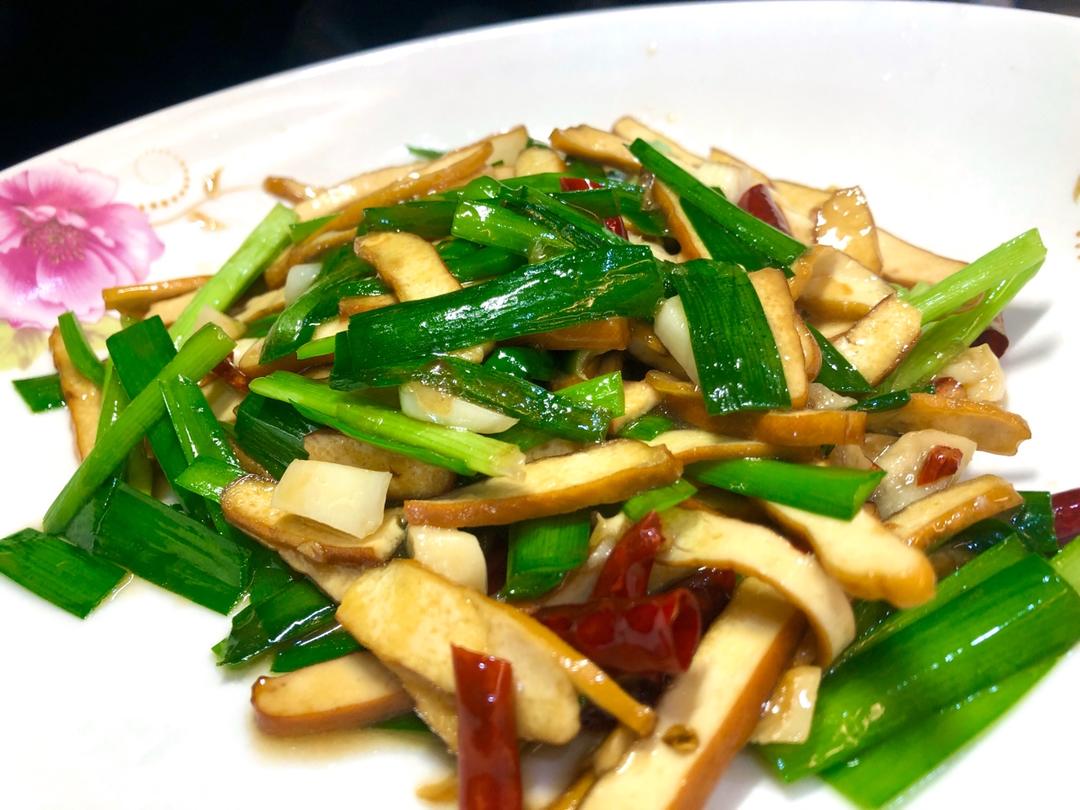 韭菜苔炒香干