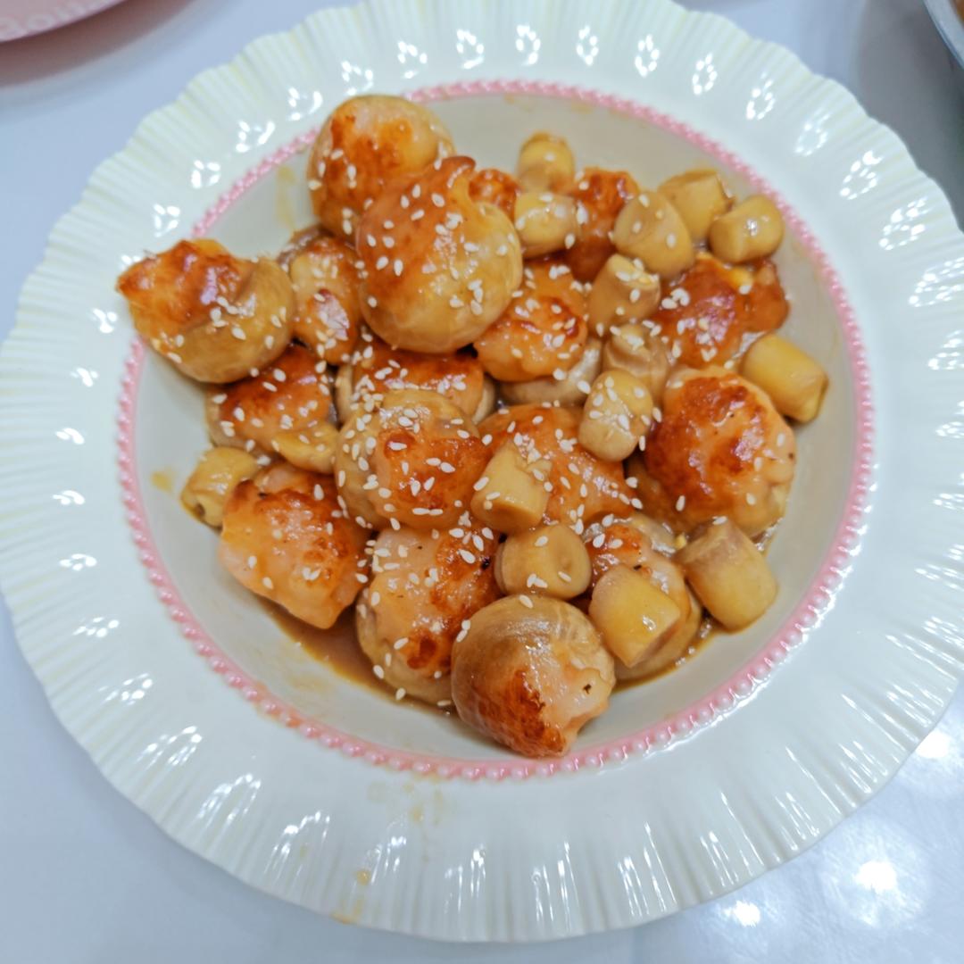 一口爆汁的虾滑酿口蘑