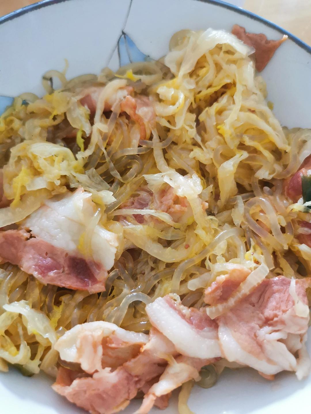 东北酸菜猪肉炖粉条