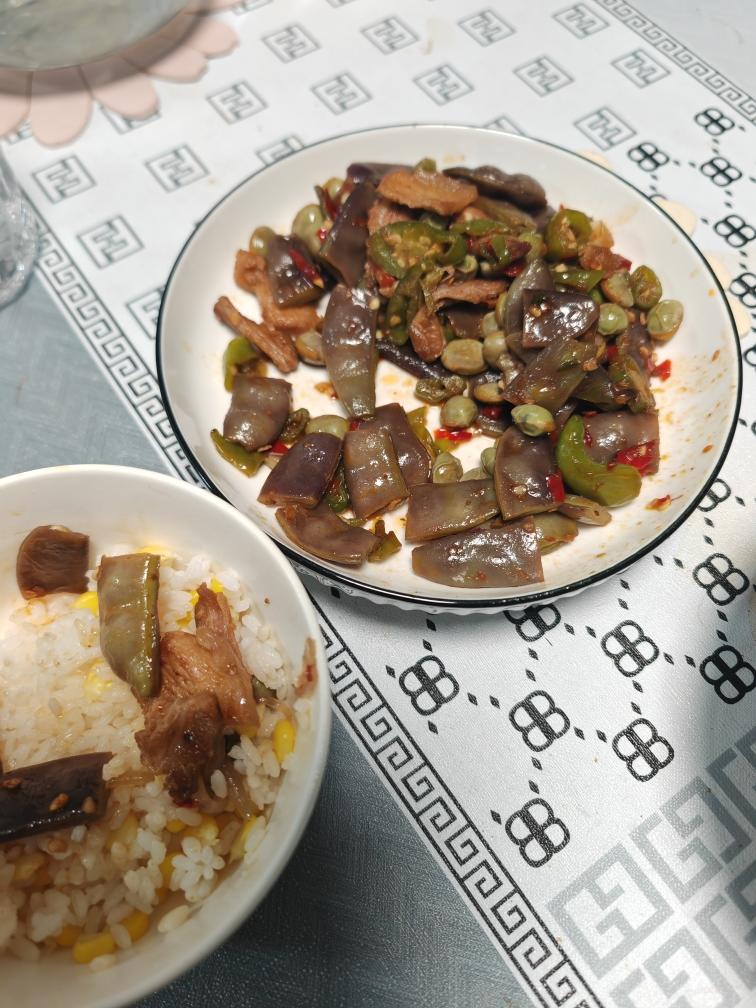 秋季美味紫扁豆烧五花肉