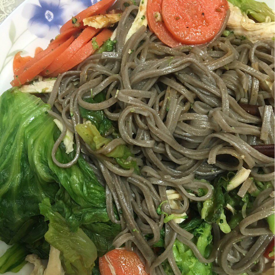 麻酱鸡丝荞麦冷面