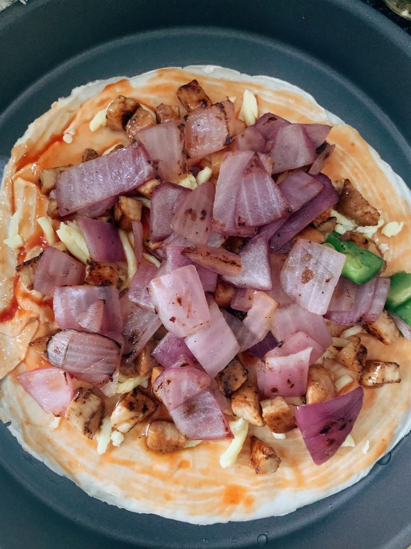 2张手抓饼皮搞定1个披萨——奥尔良鸡肉披萨