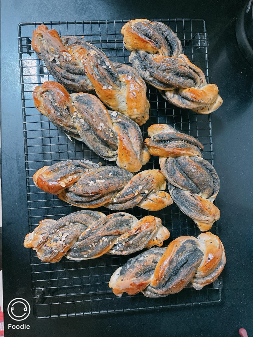 秋天必须安排上健康的红枣黑芝麻面包吖