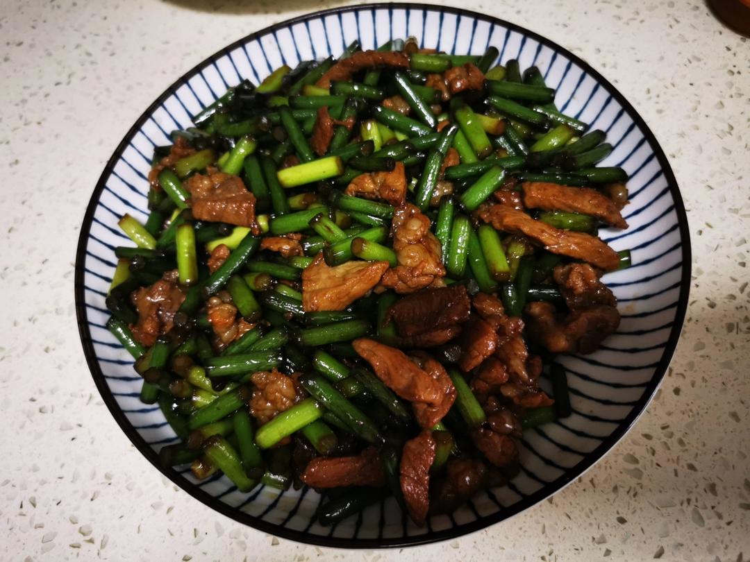 简单易做的下饭菜－蒜苔炒肉