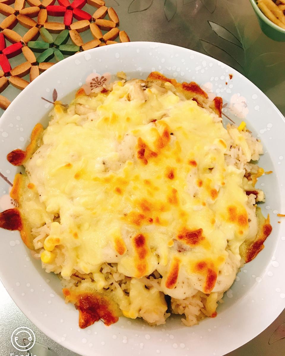 海鲜焗饭 Seafood Fried Rice with Cheesy Topping