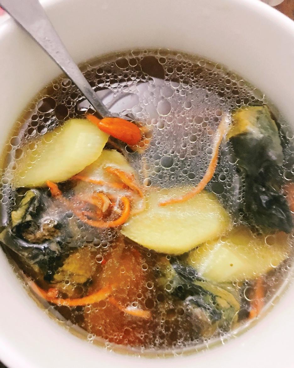 虫草花淮山乌鸡汤