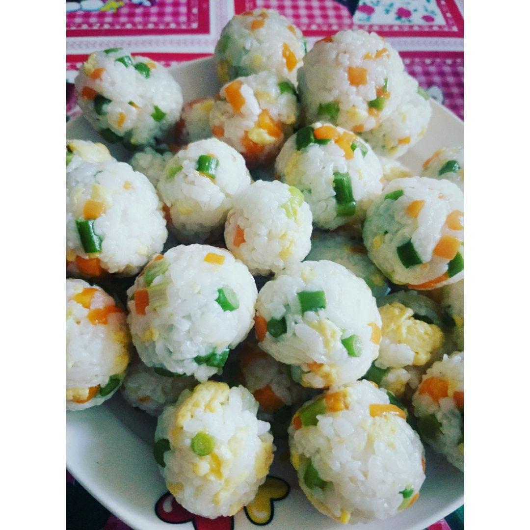 小盆友超爱的肉松饭团子