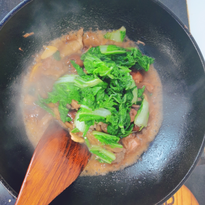 红烧肉罐头炖松茸（蘑菇）白菜的做法 步骤5
