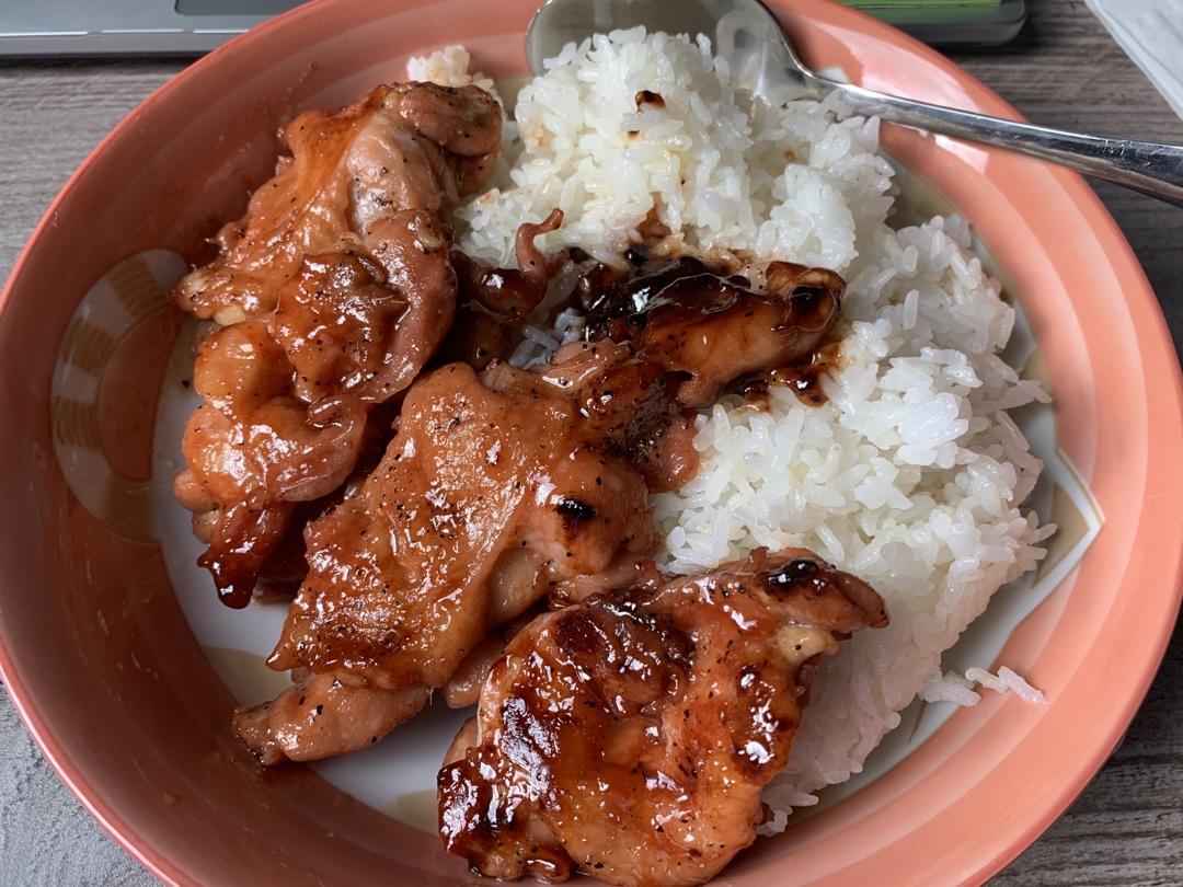 满口爆汁的叉烧鸡腿饭