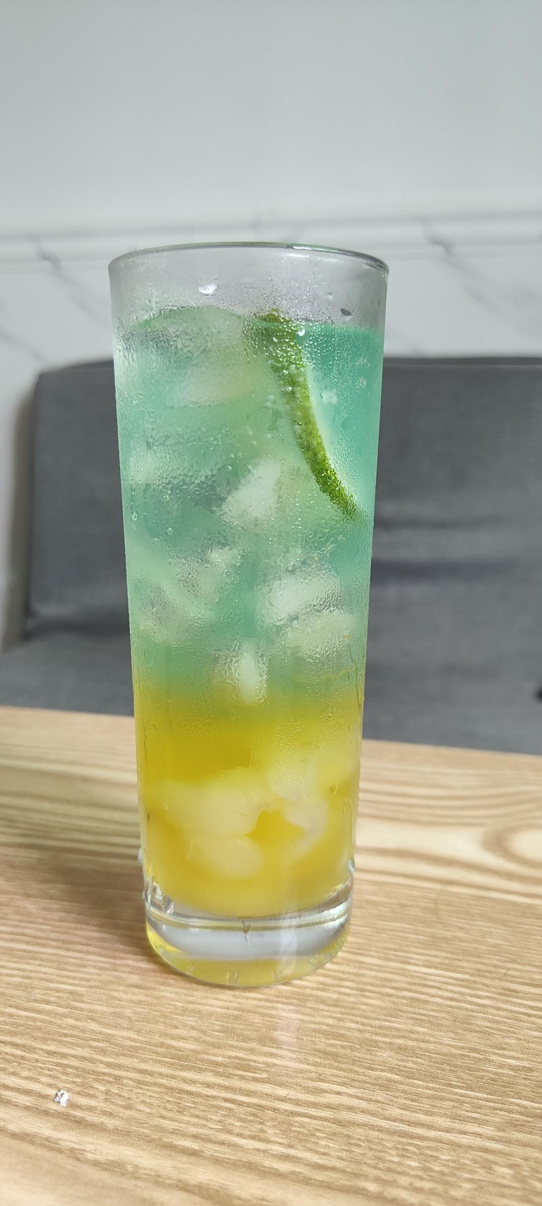 在这美好的春天里，就要配上这一款春日微醺限定小酒！这谁喝了不爱啊！