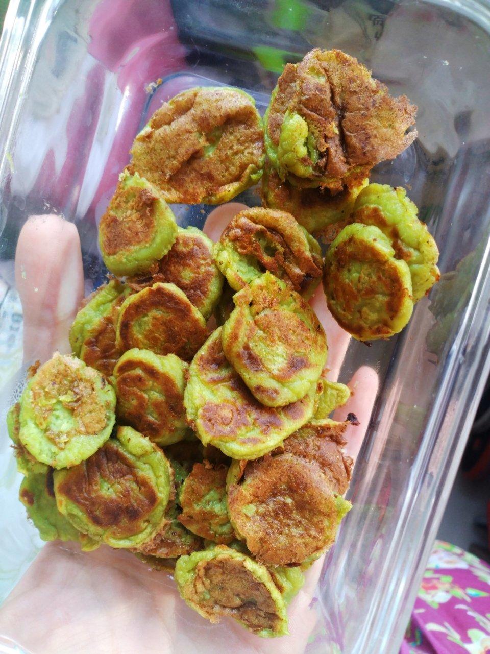 宝宝辅食:香蕉牛油果小软饼