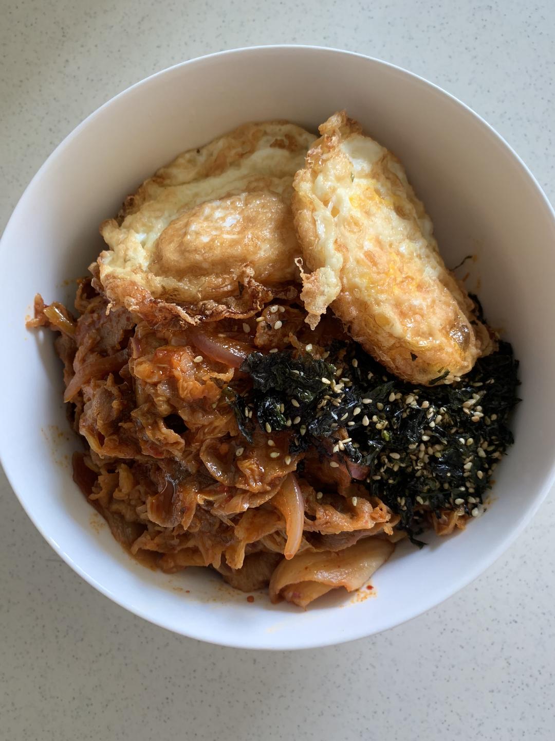 韩式辣白菜肥牛石锅拌饭