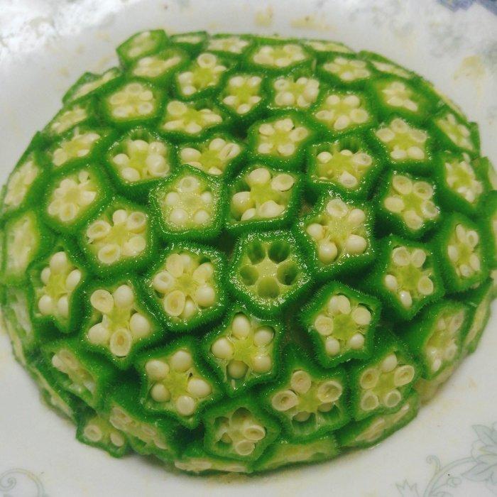 这绝对是秋葵颜值最高的做法，好看又好吃，端上桌最先光盘
