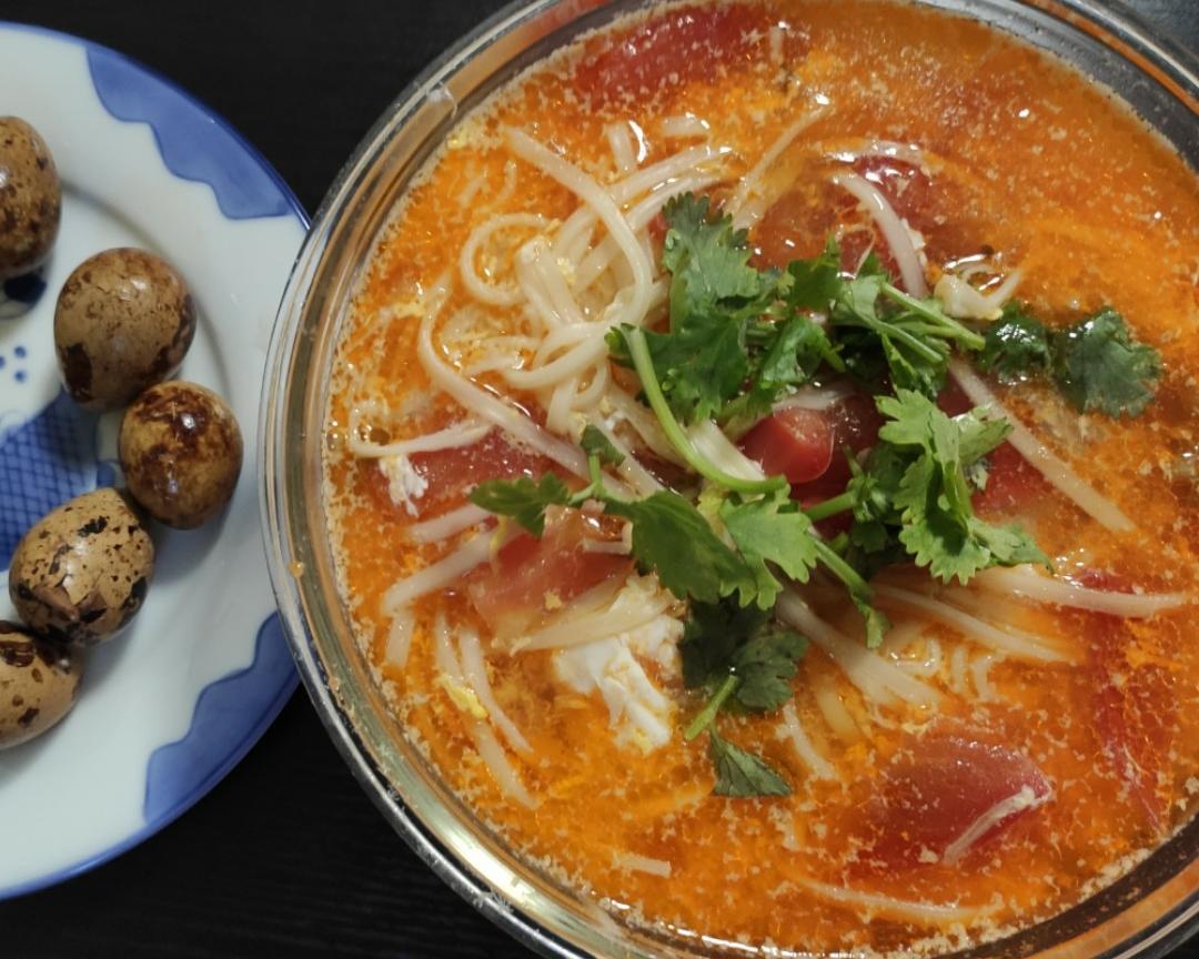 西红柿鸡蛋挂面汤