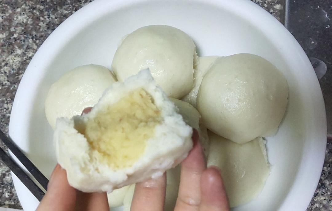 松软香甜的奶黄包，很快就可以搞定。