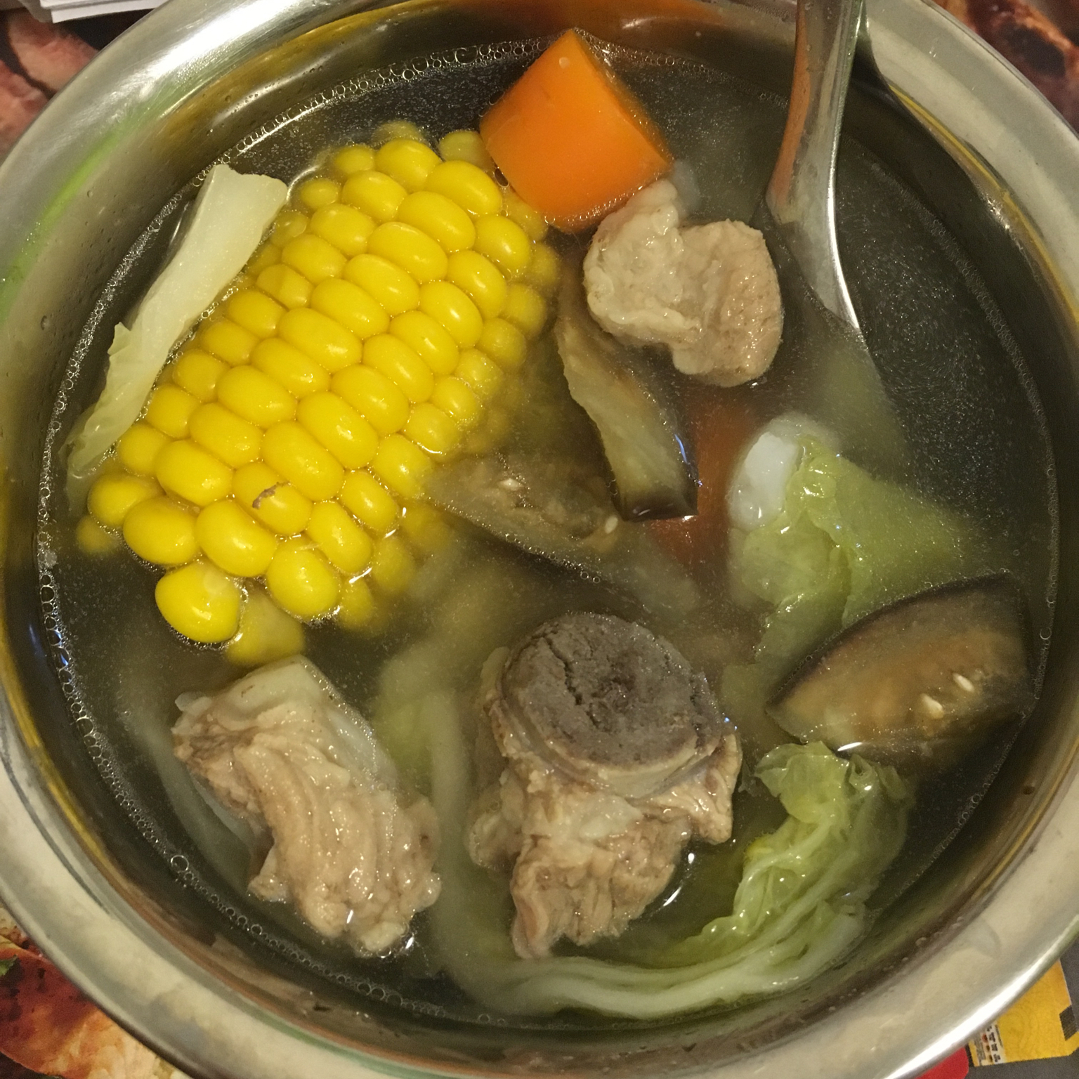 胡萝卜玉米排骨汤