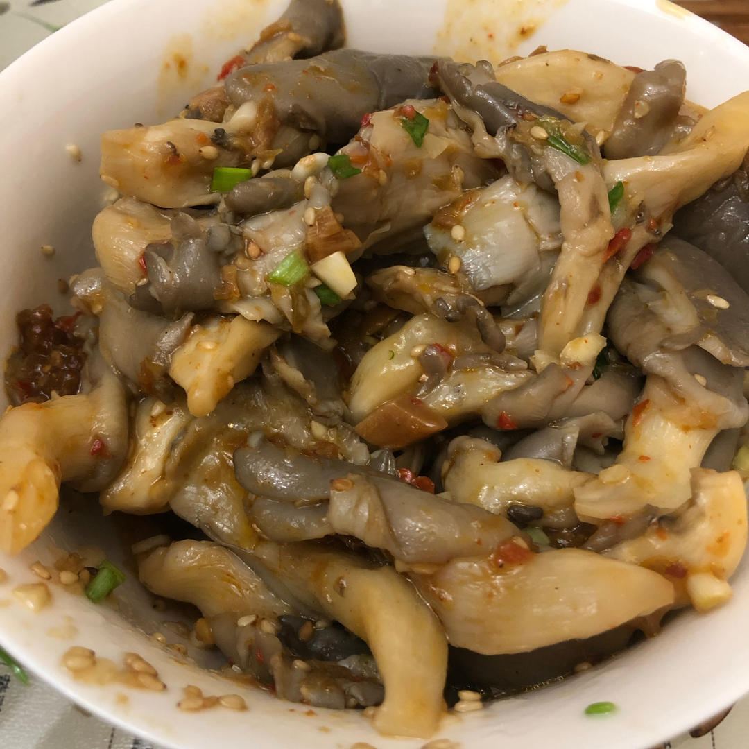 拌一盘光一盘‼️好吃到无法停下来的节奏😋😋凉拌平菇