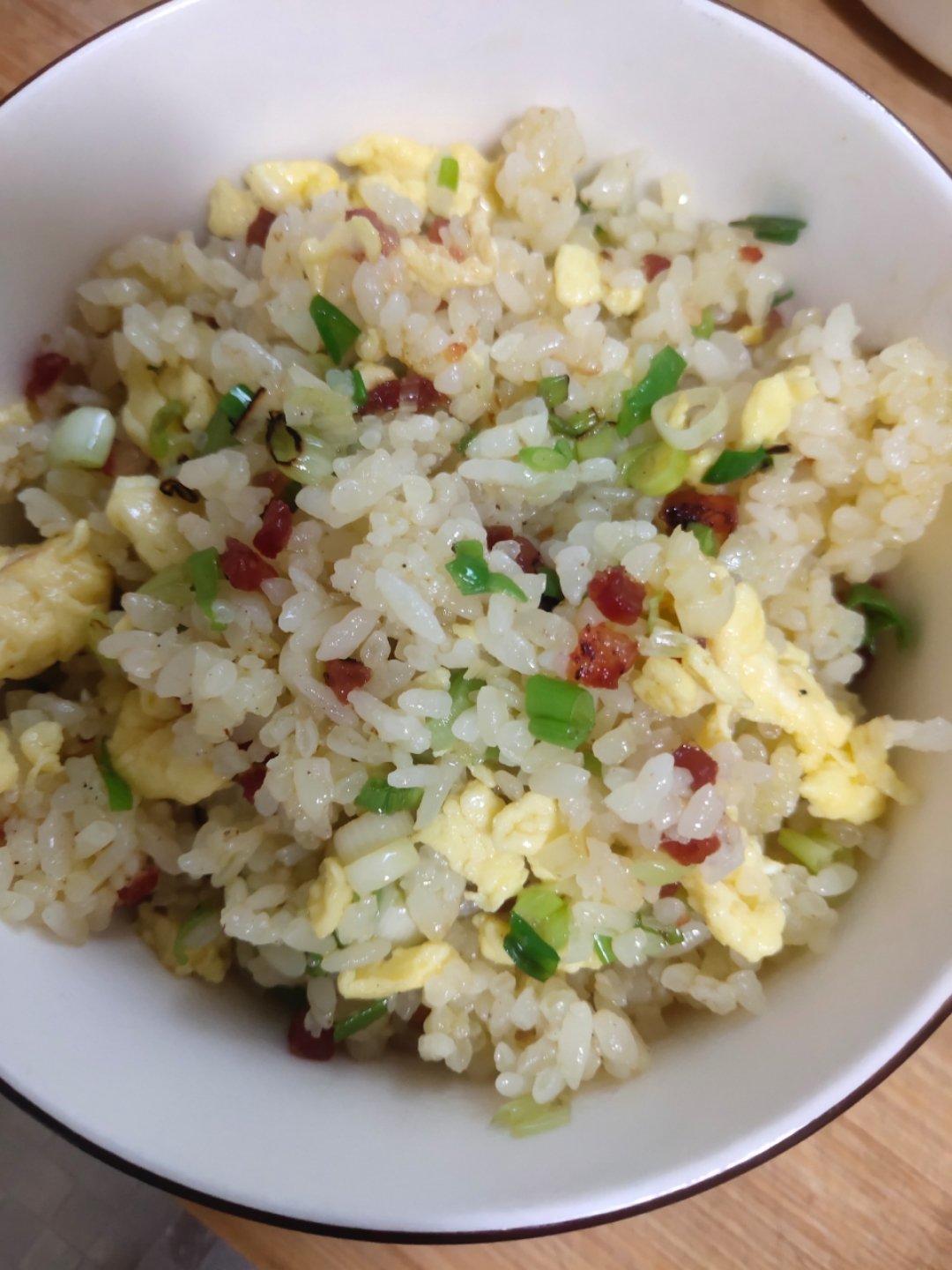 鸡蛋炒米饭（蛋炒饭）