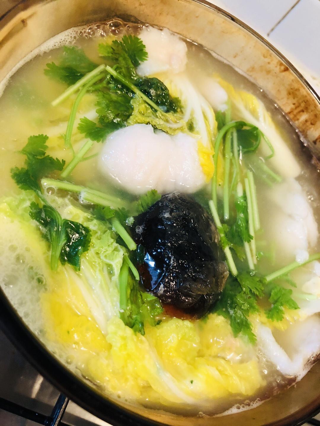 香菜皮蛋魚片湯