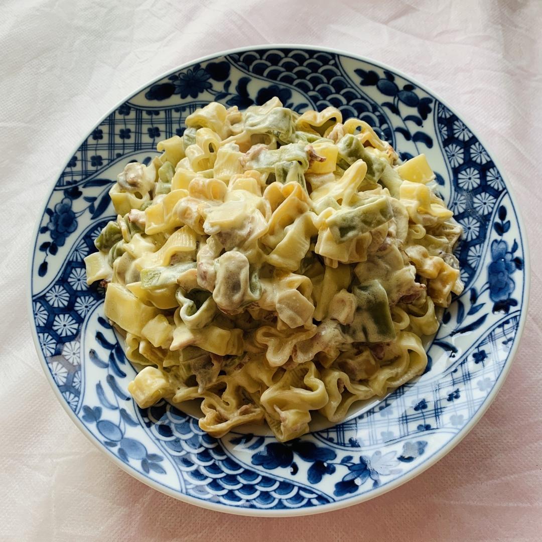 奶油蘑菇培根意面