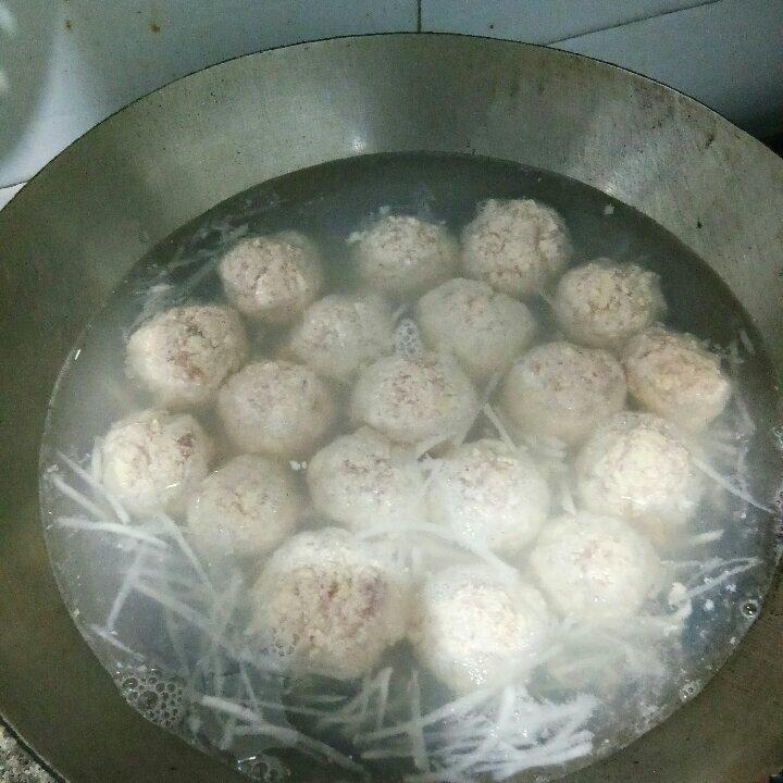 【10分钟系列】白萝卜豆腐圆子汤