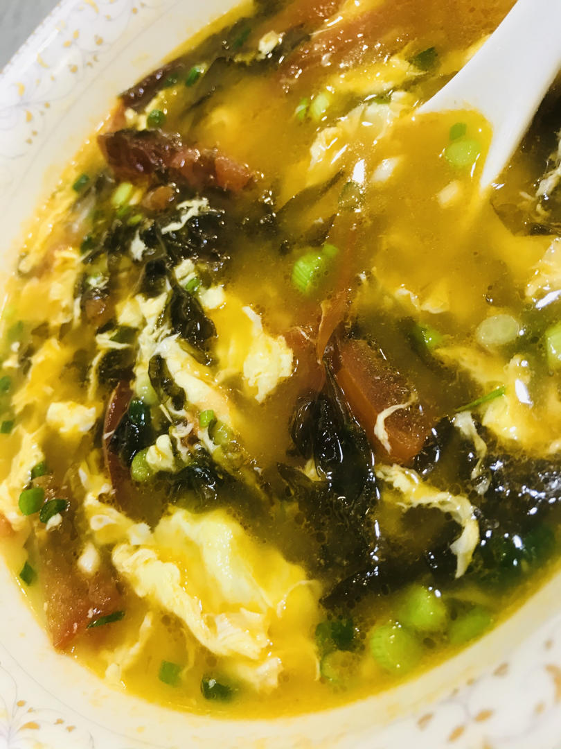 小呆呆_小小呆做的番茄紫菜蛋花汤丨这样做出的鸡蛋汤大人小孩都爱喝!