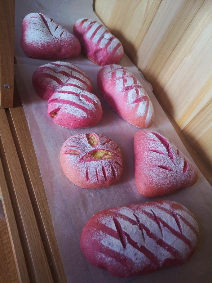 y亚a头selina做的火龙果全麦软面包