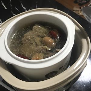栗子煲鸡骨架汤的做法 步骤4