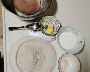 可盐可甜纯黑麦粉手揉面包的做法 步骤5