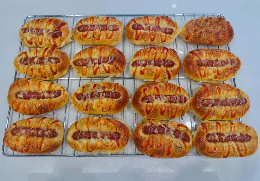 一个面团撑起一家店的台式面包—香肠面包