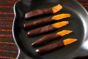 好吃到哭的橙皮巧克力条（视频）的做法 步骤7