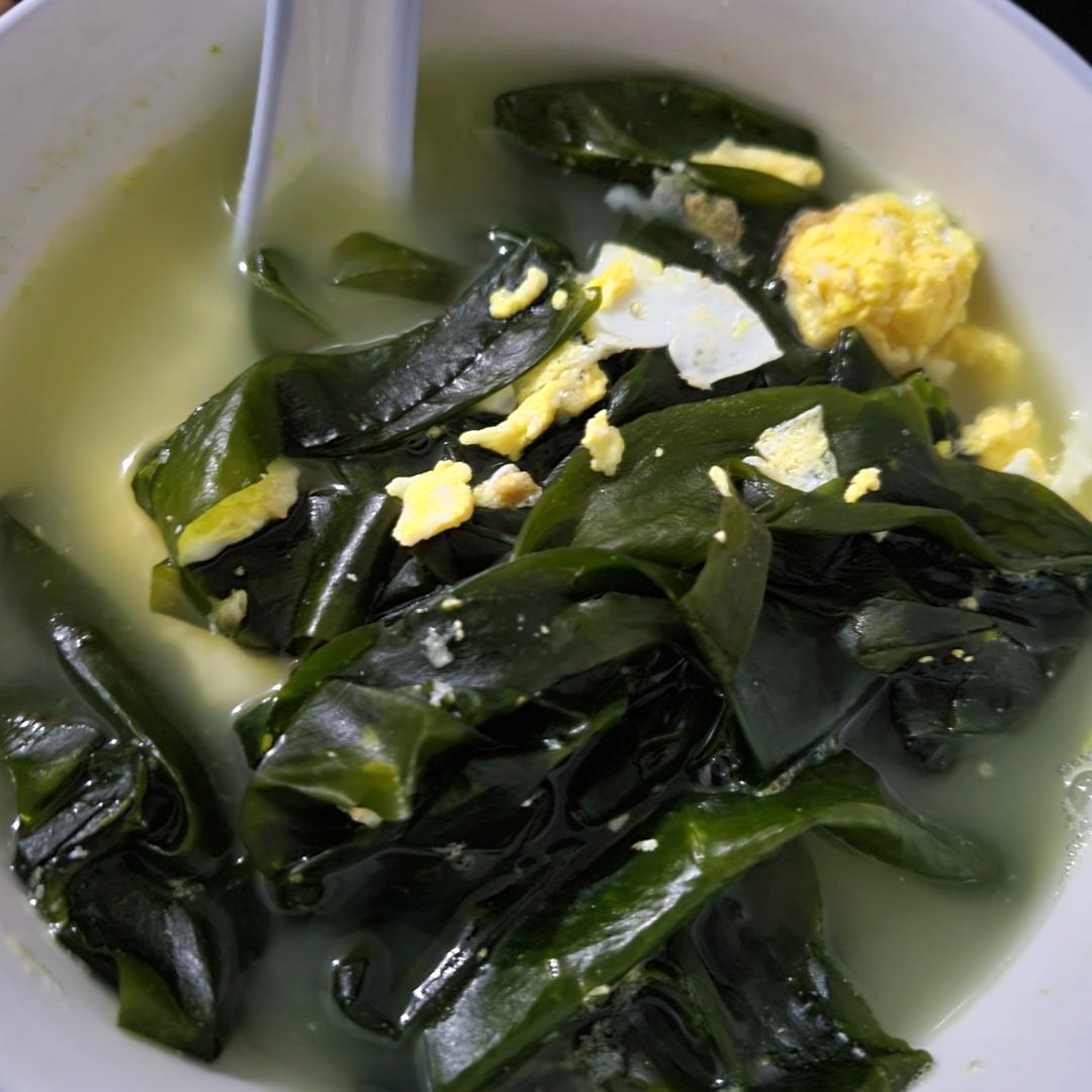超鲜的煎蛋裙带菜汤
