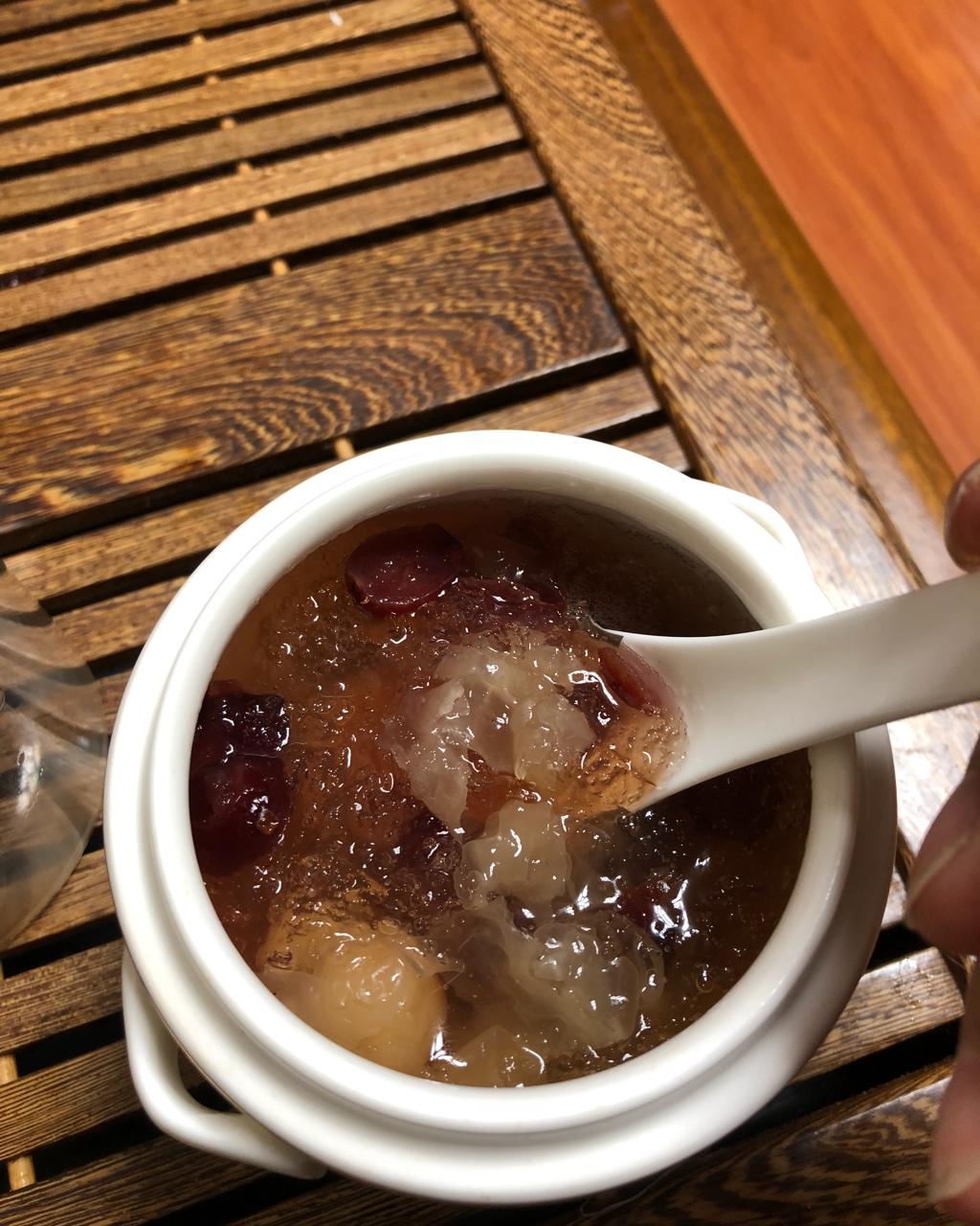 桃胶雪燕蔓越莓美颜汤