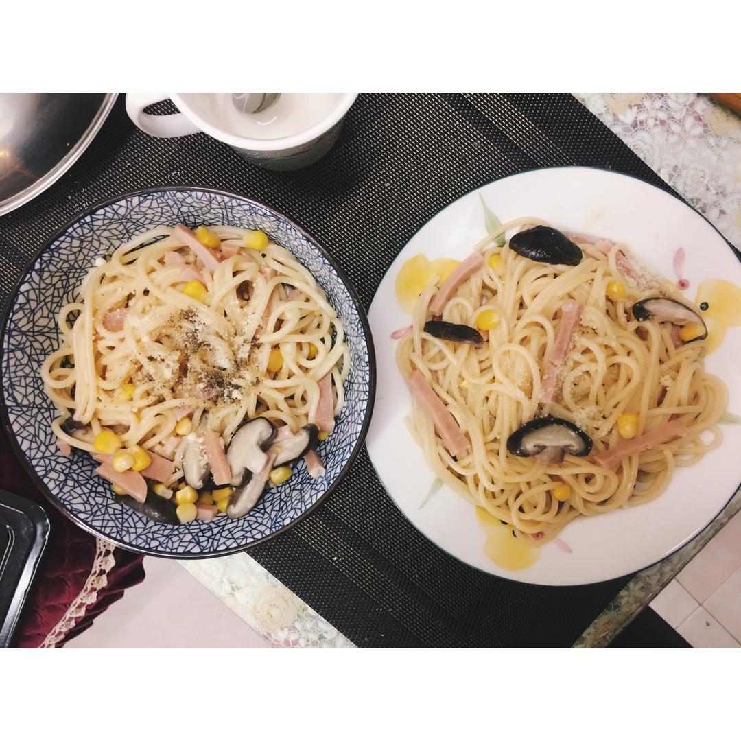 白蘑菇奶油培根意面