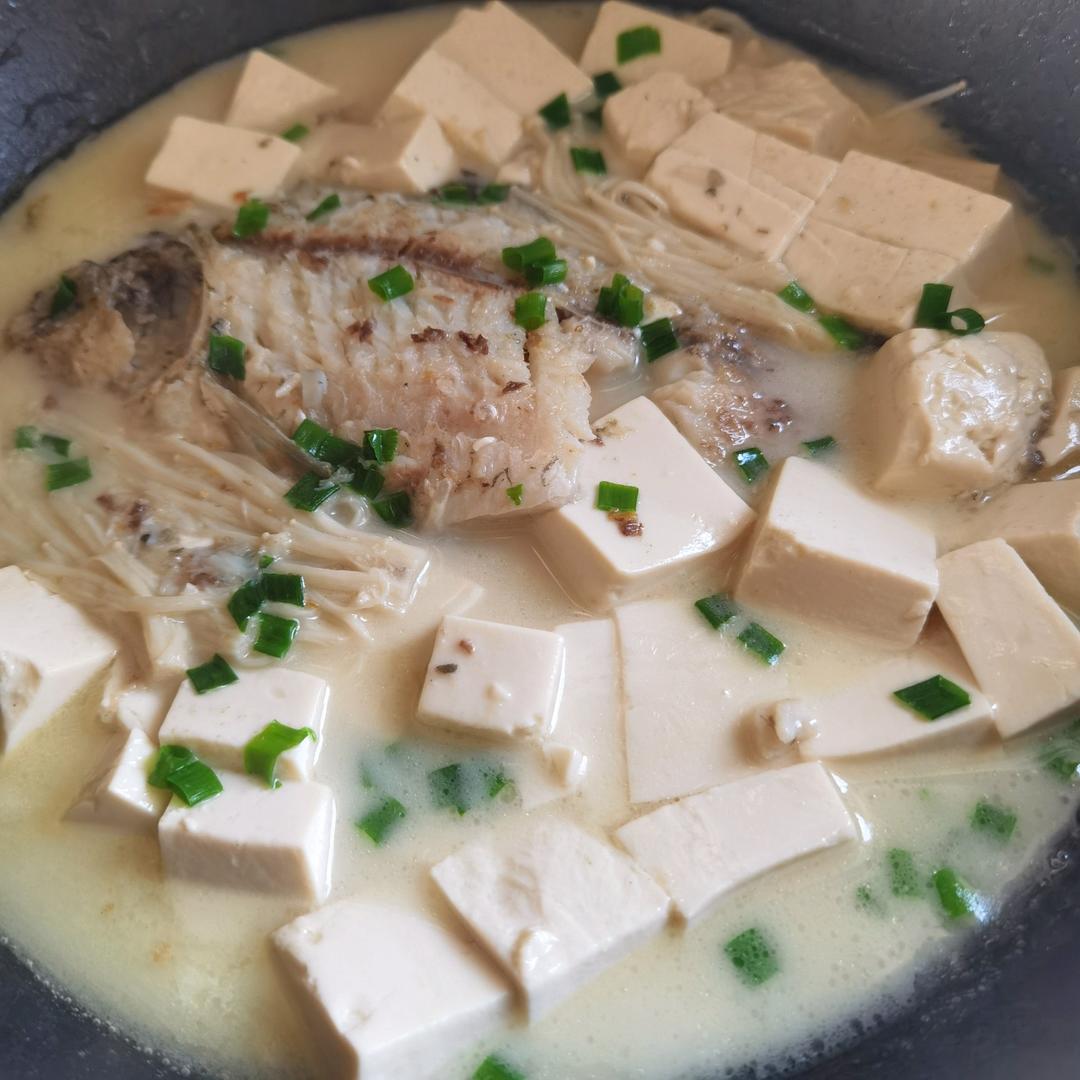 奶白鲫鱼豆腐汤|一条鱼最后的温柔