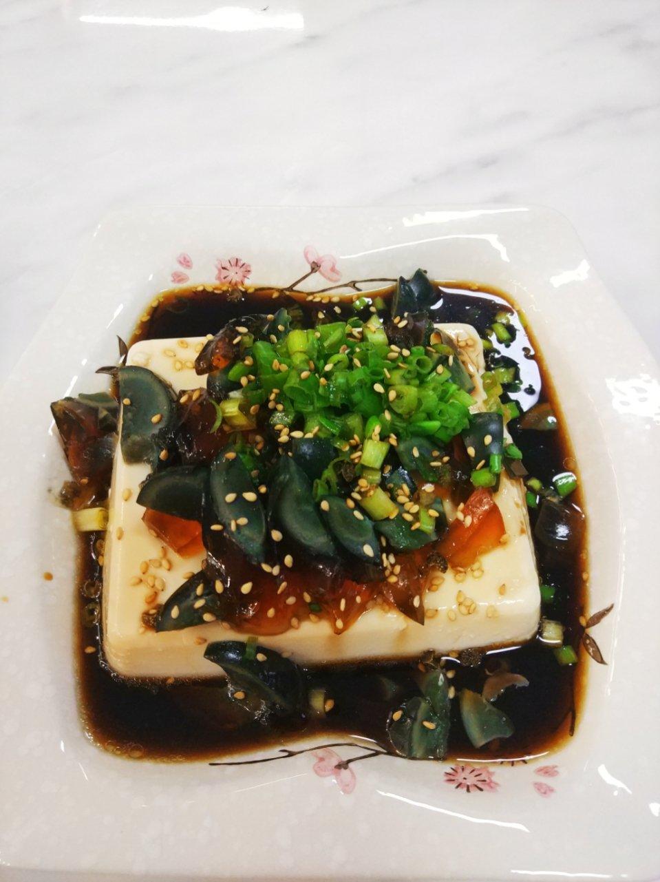 凉拌皮蛋豆腐