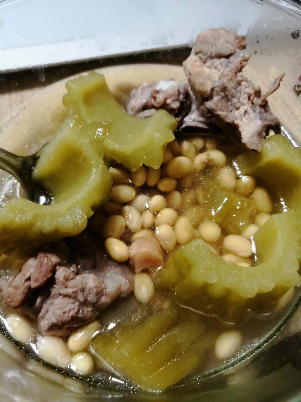夏天最清热解暑的汤—苦瓜黄豆排骨汤的做法