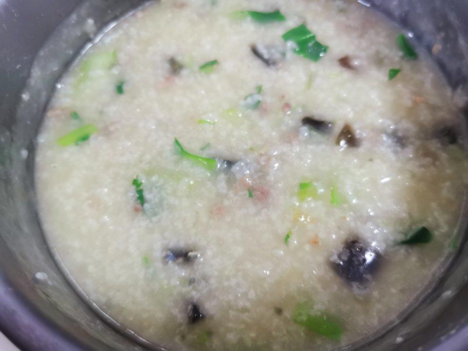 妈妈👩教我做的皮蛋瘦肉粥🥣简单快捷美味😋