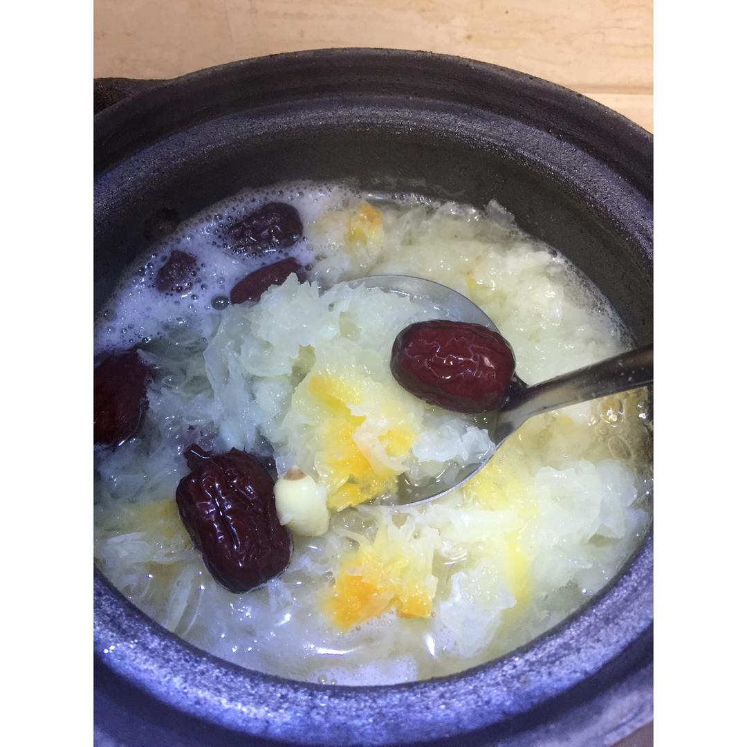 红枣银耳莲子羹