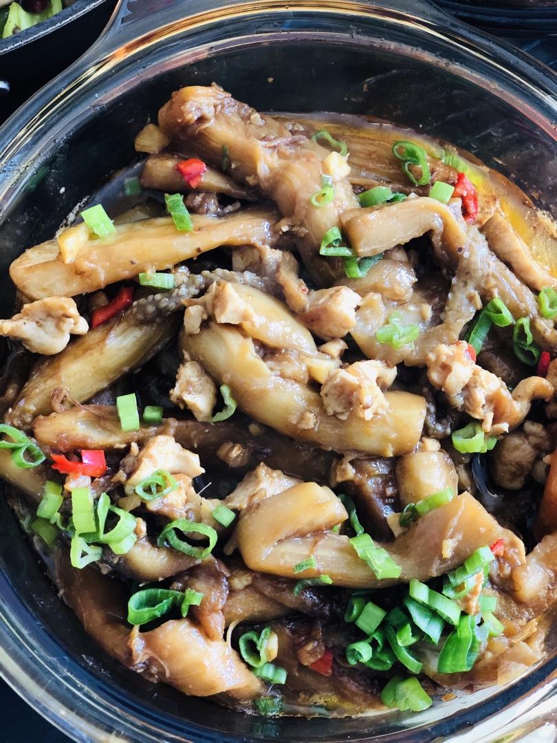 培培猫做的【咸鱼鸡粒茄子煲】用鱼烧茄子,广东人的下饭神器!