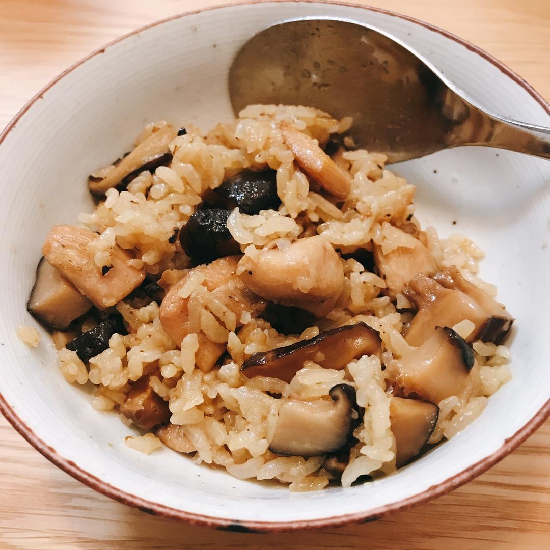 电饭锅香菇焖鸡饭