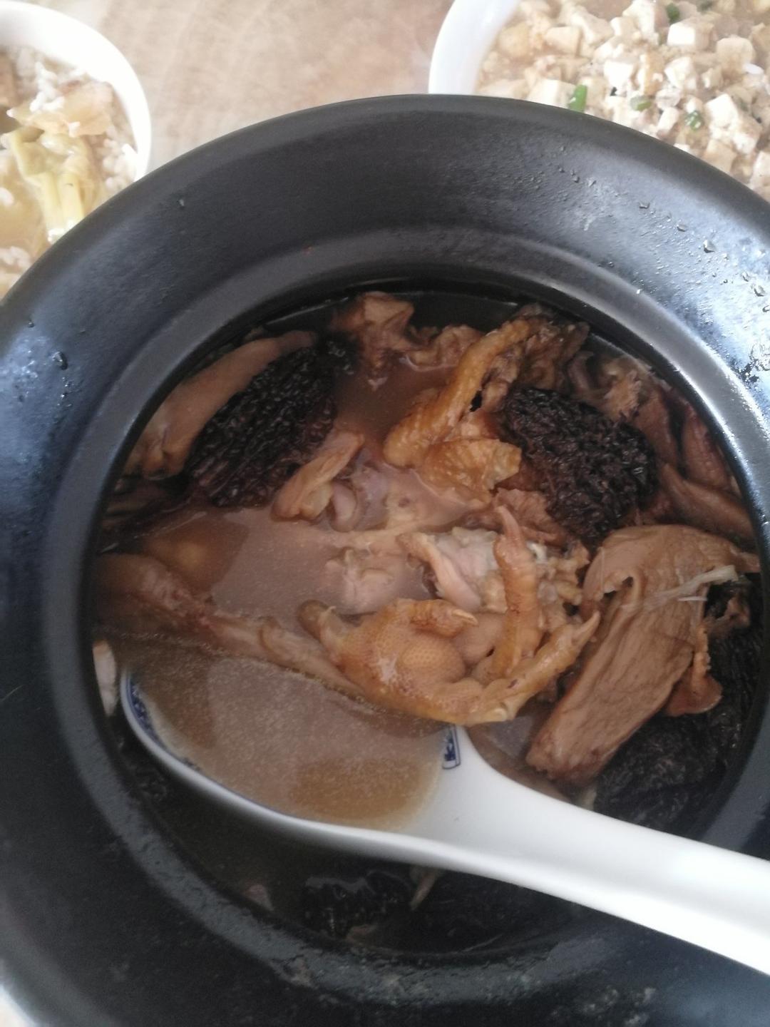 羊肚菌松茸鸡汤
