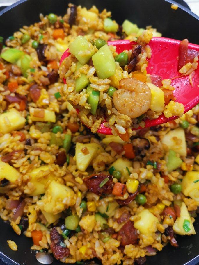 虾仁菠萝炒饭
