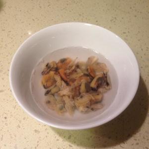 家传超鲜版东北酸菜粉条冻豆腐汆白肉的做法 步骤1
