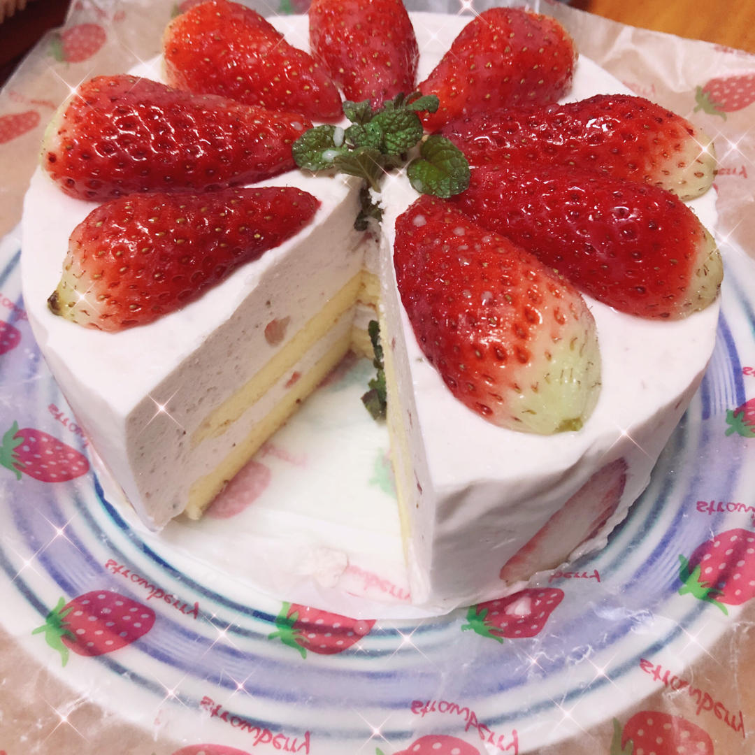 草莓慕斯蛋糕