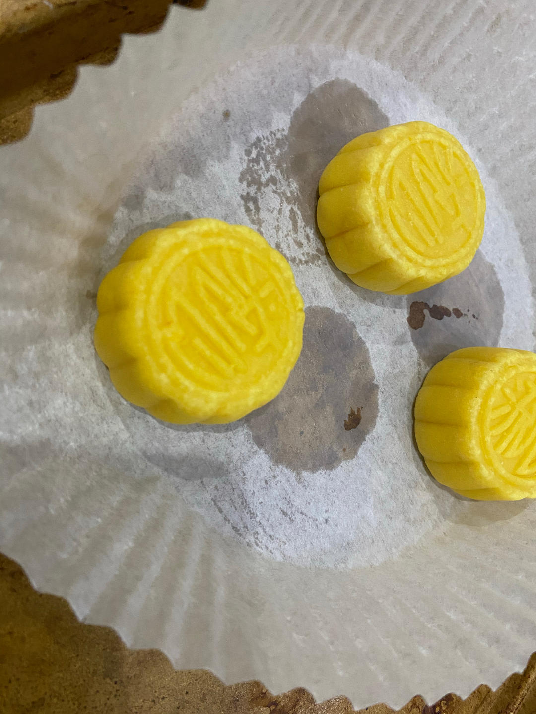 💃奶黄流心月饼——这是可以让你坐稳朋友圈厨霸位置的月饼🥮，没人点赞算我输👎