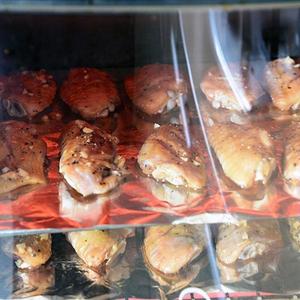 超级香的烤鸡翅——黑椒蜜制鸡翅的做法 步骤5