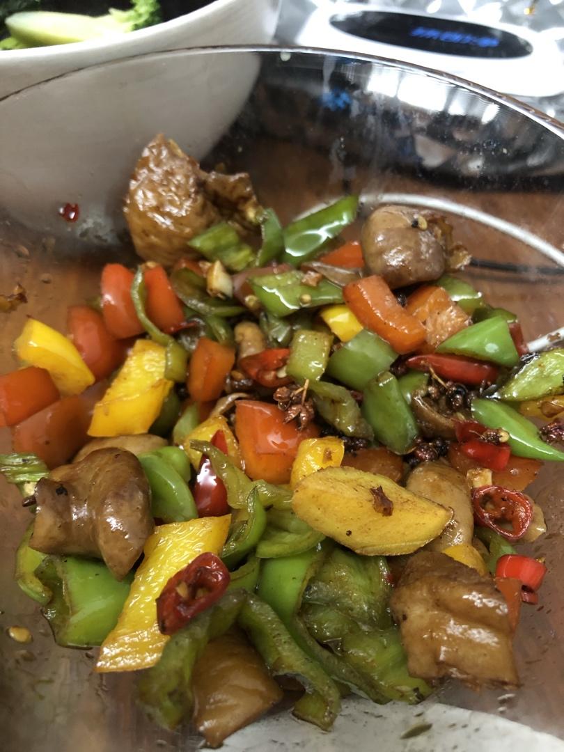 🔥干煸肥肠这样做，实在是太香了，好吃到停不下来😄