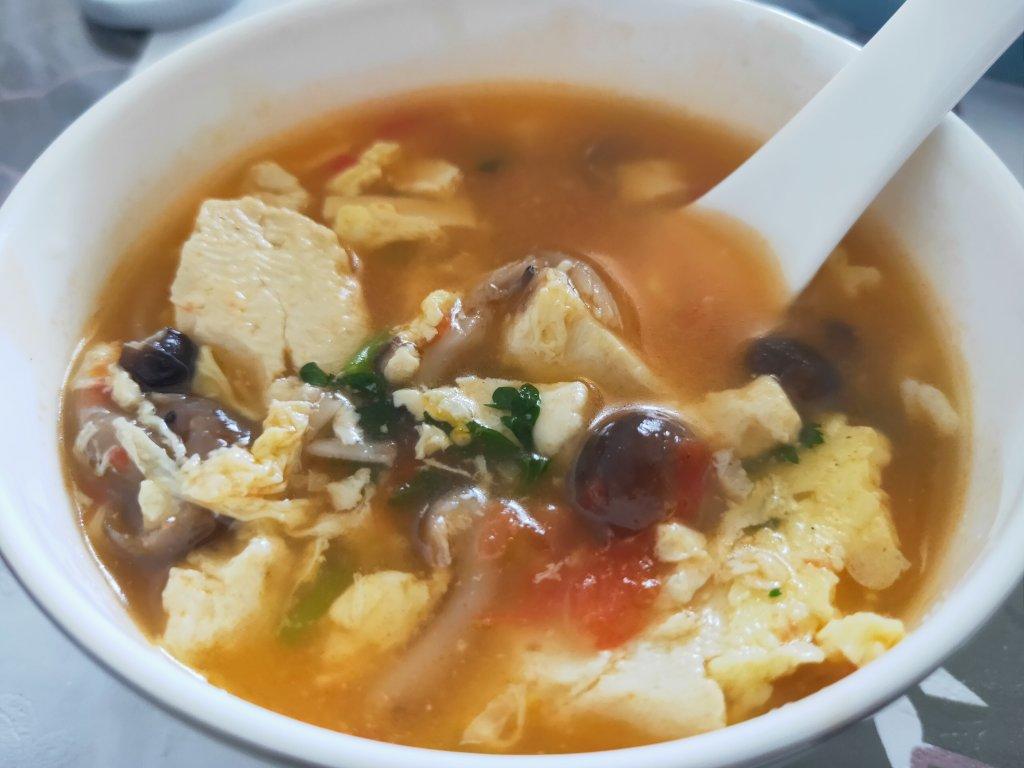 豆腐海鲜蘑菇汤