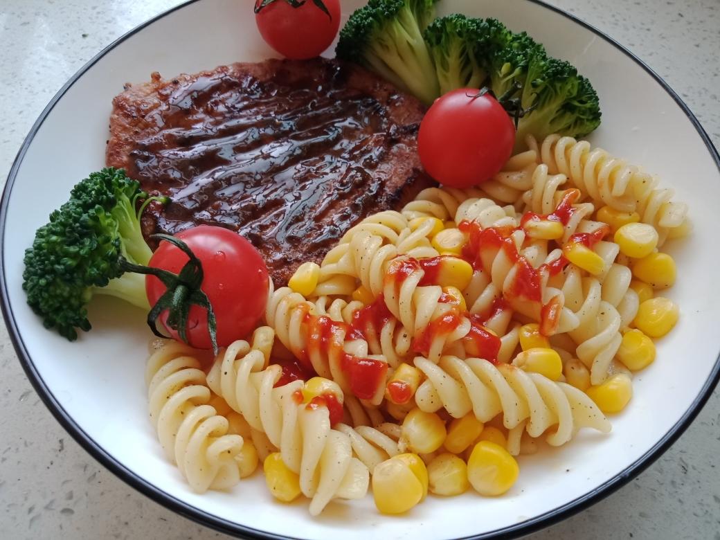 【健身日牛排通心粉的做法步骤图,怎么做好吃】早干嘛去了zgmql_下厨